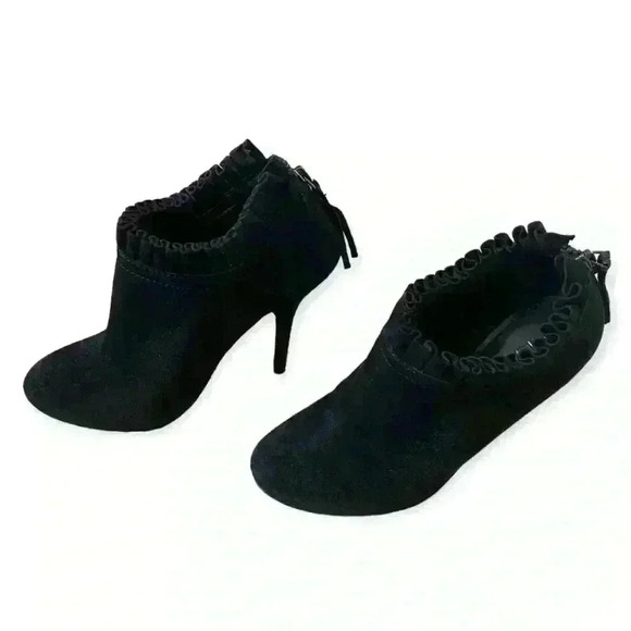 ALDO Woman’s Black Suede Lacovone Ruffle Boots/Booties - Picture 5 of 6